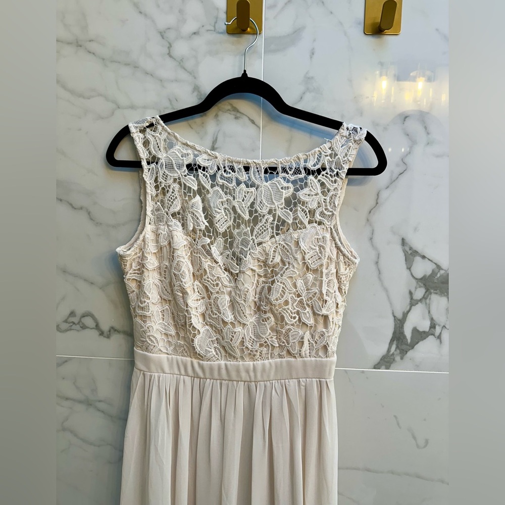 Lace Sleeveless Wedding Dress